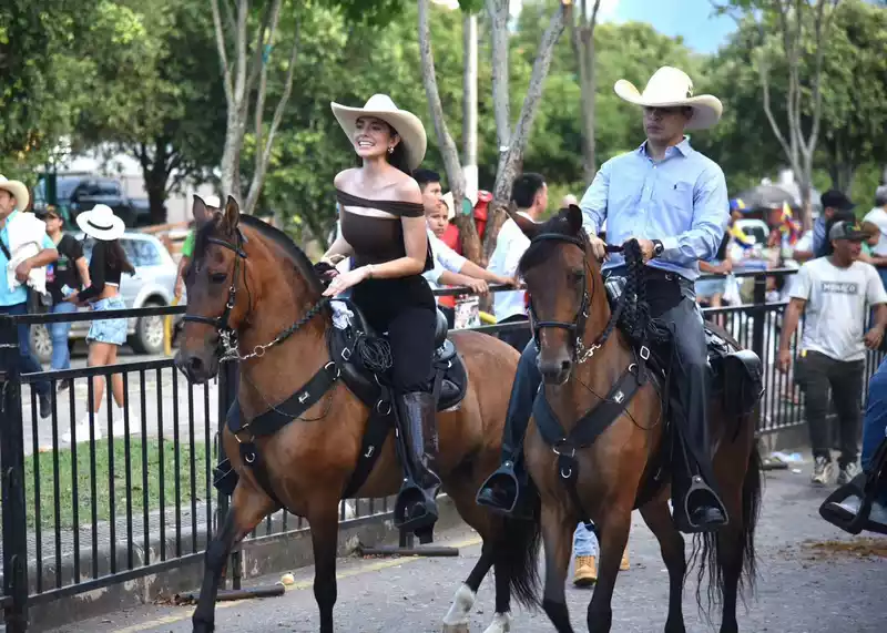 Con rotundo éxito se cumplió la primera cabalgata del 65° Festival del Bambuco en San Juan y San Pedro
